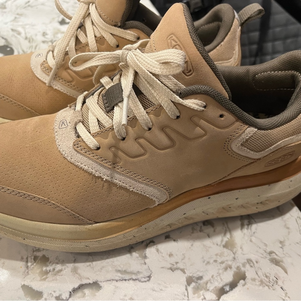Women’s leather walking shoes.  Good condition size 41